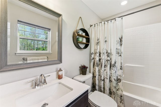 2187 Hamilton Rd, Lebanon, OH 45036 - full bath featuring vanity, shower / tub combo with curtain, recessed lighting, and toilet