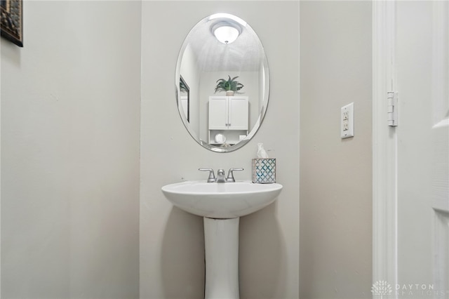 59 Janet Ave, Carlisle, OH 45005 - bathroom with a sink