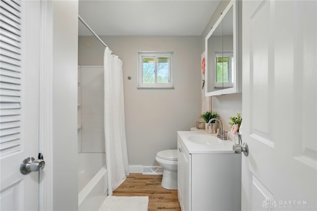 59 Janet Ave, Carlisle, OH 45005 - bathroom featuring vanity, shower / bath combo with shower curtain, toilet, and wood finished floors