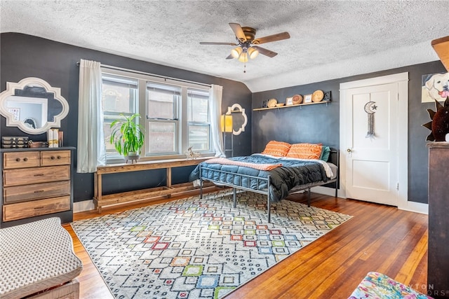 19 Klee Ave, Dayton, OH 45403 - bedroom featuring wood finished floors, a textured ceiling, and a ceiling fan