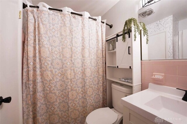 403 W Rahn Rd, Dayton, OH 45429 - bathroom featuring vanity, toilet, and curtained shower