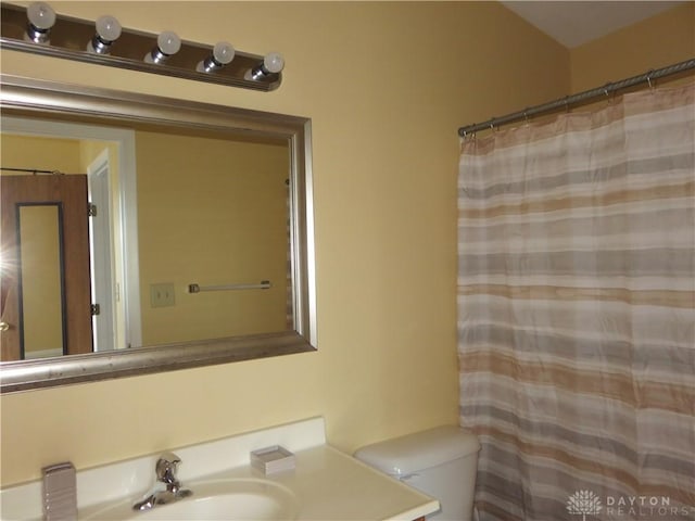 1520 Lake Pointe Way Unit 6, Centerville, OH 45459 - bathroom featuring vanity, a shower with curtain, and toilet