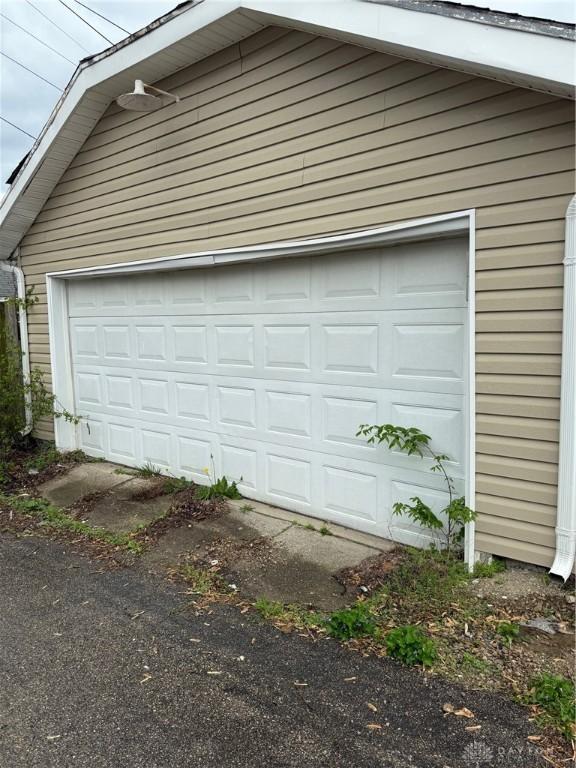 1080 Linden Ave, Dayton, OH 45410 - view of garage