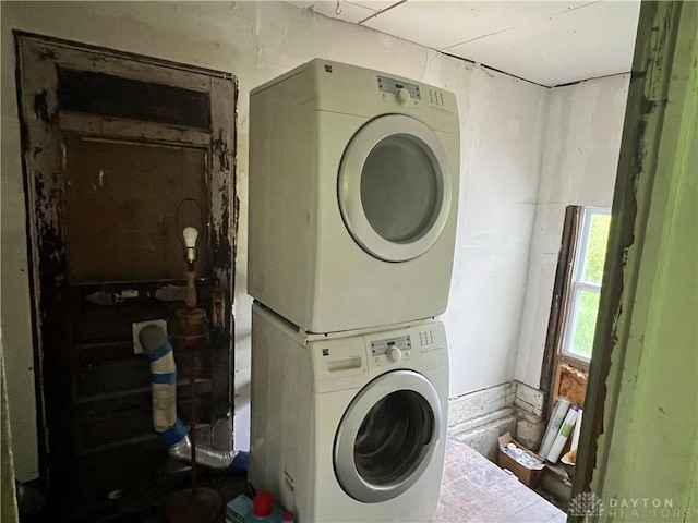 laundry room with laundry area and stacked washer / drying machine