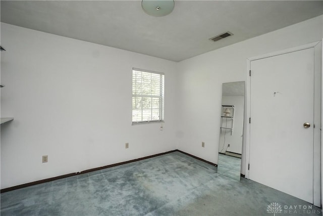carpeted empty room with baseboards and visible vents