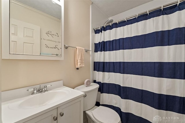 1579 Commonwealth Dr, Xenia, OH 45385 - full bathroom featuring a textured ceiling, vanity, and curtained shower