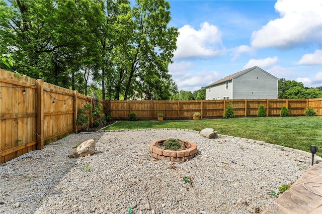 784 Marshall Dr, Xenia, OH 45385 - fenced backyard with a fire pit