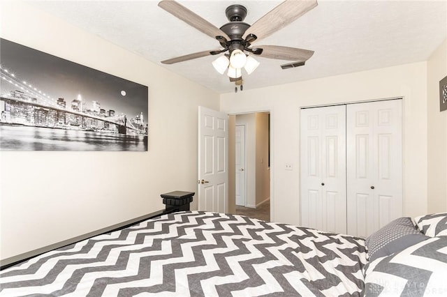 bedroom featuring a closet and a ceiling fan