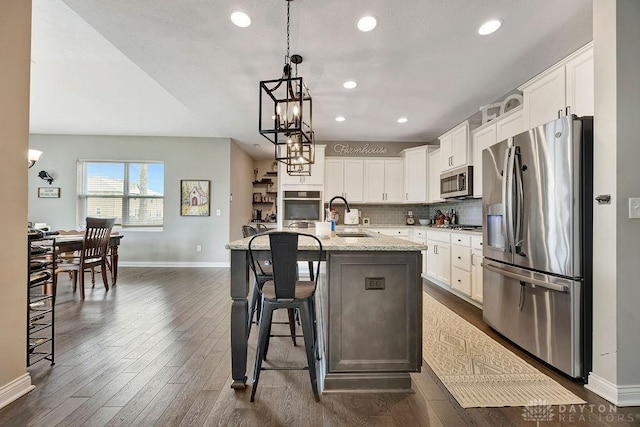 1737 Red Clover Dr, Lebanon, OH 45036 - kitchen with appliances with stainless steel finishes, a sink, baseboards, a chandelier, and recessed lighting