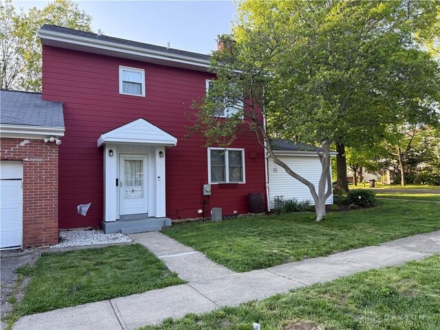 2 Brompton Ln, Cincinnati, OH 45218 - view of front of home featuring a front lawn