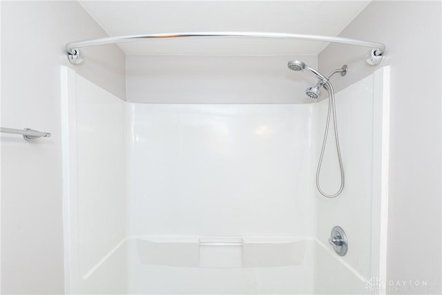 3762 Waterbury Dr, Kettering, OH 45439 - full bath featuring a shower