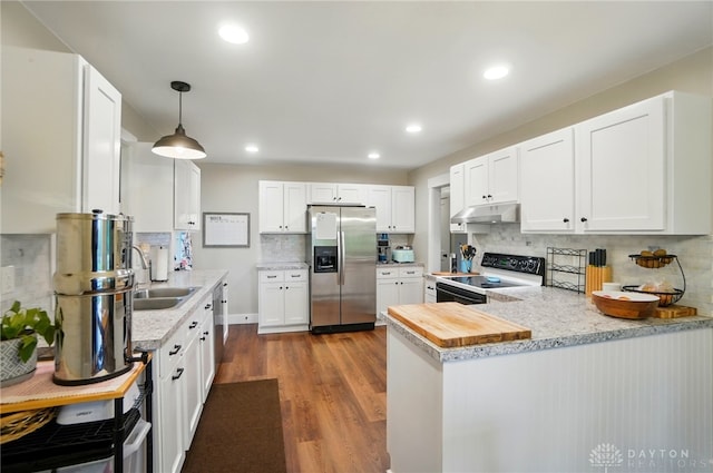 2023 W State Route 63, Lebanon, OH 45036 - kitchen featuring stainless steel appliances, backsplash, under cabinet range hood, a sink, and a peninsula