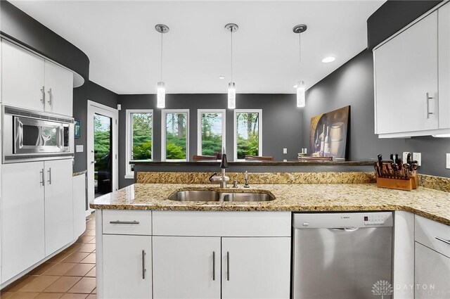 1900 Kresswood Cir, Kettering, OH 45429 - kitchen featuring appliances with stainless steel finishes, a sink, plenty of natural light, and white cabinets