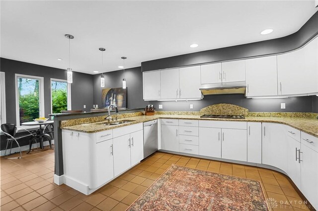 1900 Kresswood Cir, Kettering, OH 45429 - kitchen featuring a sink, a peninsula, light tile patterned floors, gas cooktop, and recessed lighting
