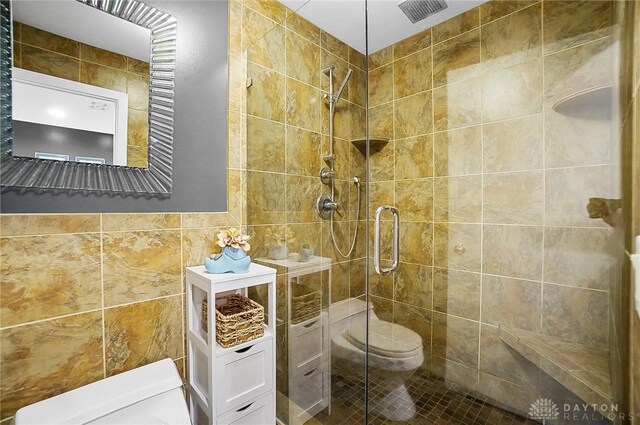 1900 Kresswood Cir, Kettering, OH 45429 - full bath with tile walls, toilet, and a shower stall