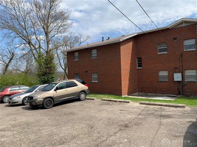 2525 Lakeview Ave, Dayton, OH 45417 - view of uncovered parking lot