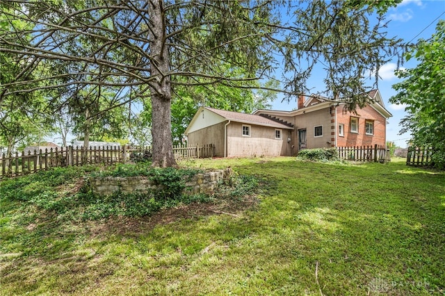 654 S Market St, Troy, OH 45373 - view of yard