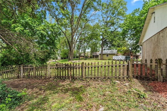 654 S Market St, Troy, OH 45373 - view of yard with fence