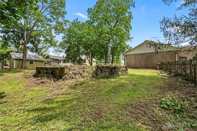 654 S Market St, Troy, OH 45373 - view of yard
