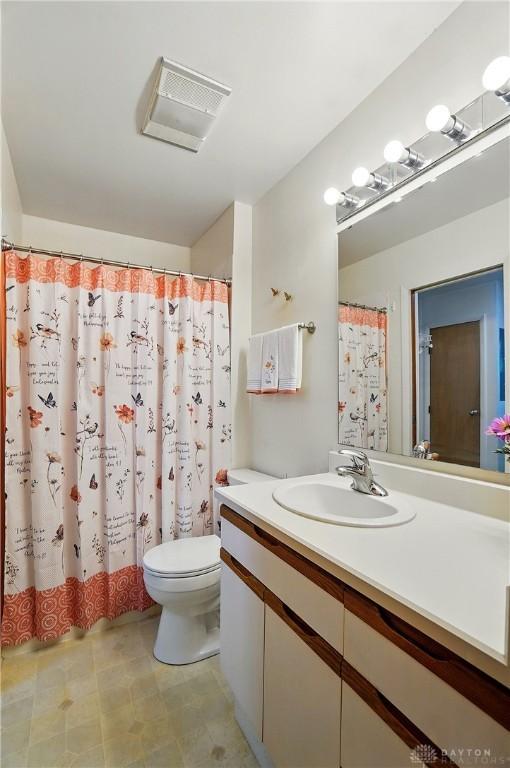 3352 Morning Glory Rd, Dayton, OH 45449 - full bath featuring toilet and vanity