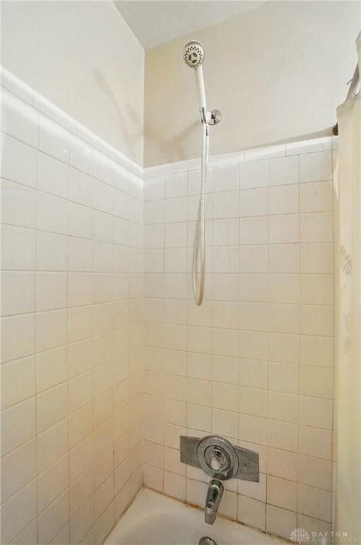 3352 Morning Glory Rd, Dayton, OH 45449 - bathroom with shower / bathtub combination