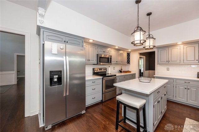 813 Timberlake Ct, Kettering, OH 45429 - kitchen featuring appliances with stainless steel finishes, gray cabinets, and light countertops