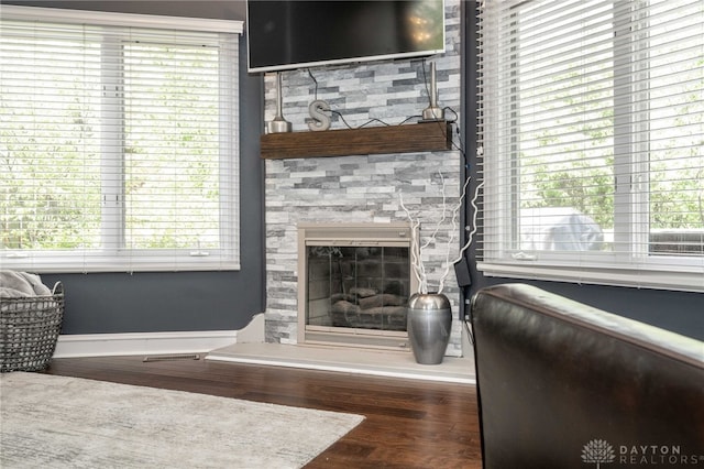 813 Timberlake Ct, Kettering, OH 45429 - living room with plenty of natural light, wood finished floors, and baseboards
