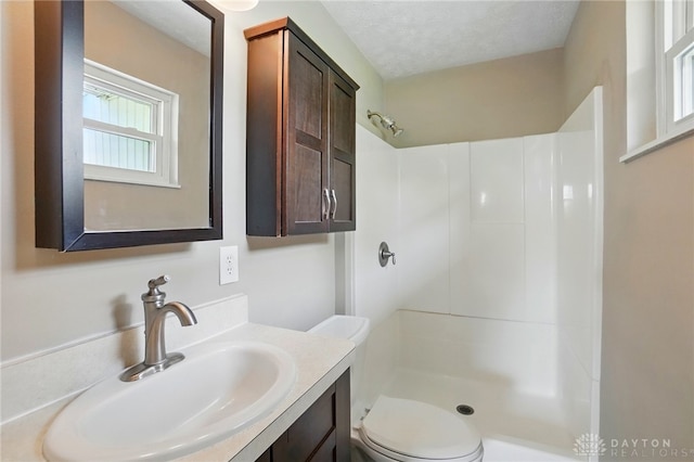 3700 Echo Hill Ln, Beavercreek, OH 45430 - bathroom featuring a shower, toilet, vanity, and a textured ceiling