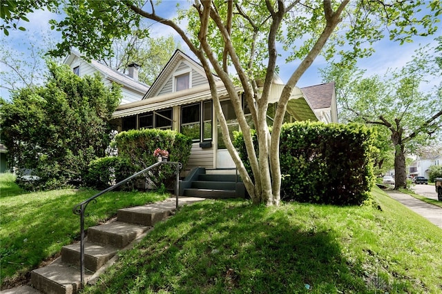 1000 Haviland Ave, Dayton, OH 45410 - bungalow featuring a front yard