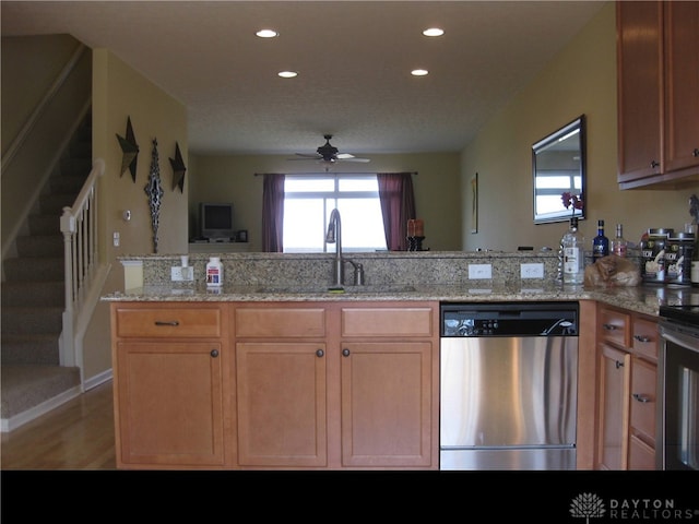 4324 Straight Arrow Rd, Beavercreek, OH 45430 - kitchen featuring appliances with stainless steel finishes, a sink, recessed lighting, ceiling fan, and a peninsula