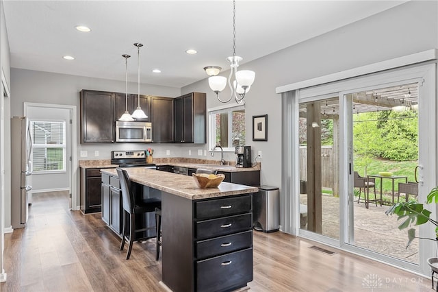 40 Shady Pines Ave, Springboro, OH 45066 - kitchen featuring appliances with stainless steel finishes, a kitchen island, a sink, recessed lighting, and hanging light fixtures