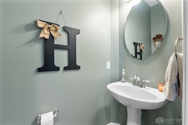 9378 Oak Brook Dr, Clearcreek Twp, OH 45458 - bathroom with a sink