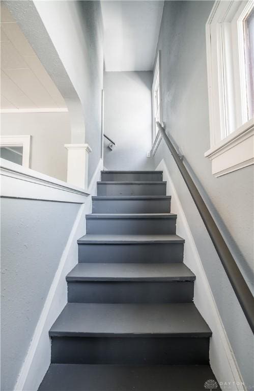 221 Virginia Ave, Dayton, OH 45410 - view of staircase