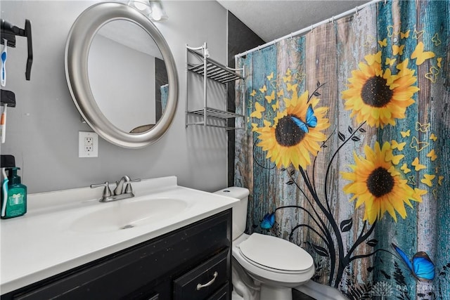 full bathroom with vanity, toilet, and a shower with curtain