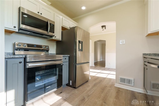 2182 La Grange Rd, Beavercreek, OH 45431 - kitchen featuring stainless steel appliances, arched walkways, crown molding, white cabinetry, and light wood-type flooring