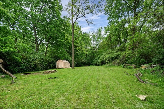 1803 Resor Rd, Fairfield, OH 45014 - view of grassy yard with an outdoor structure, a shed, and a view of trees