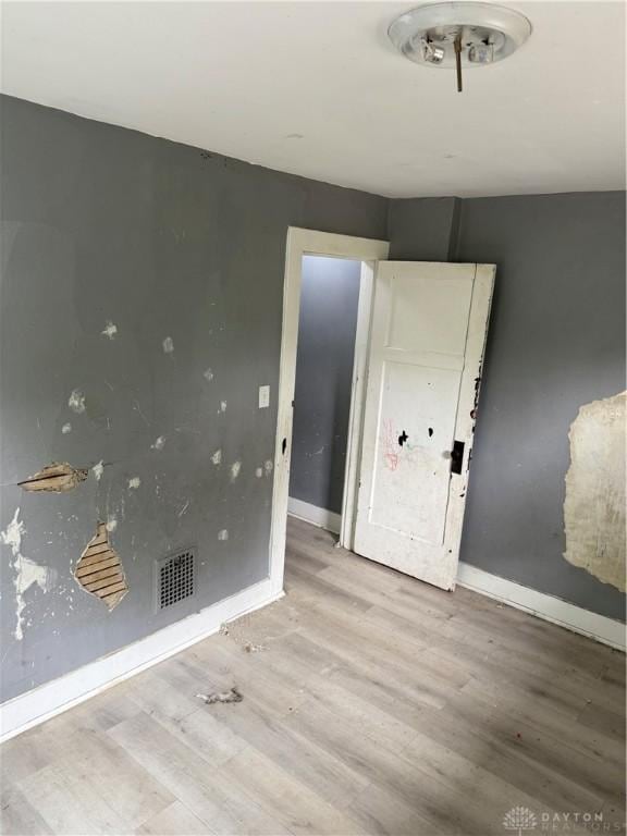 90 S Sperling Ave Unit 88, Dayton, OH 45403 - unfurnished room featuring wood finished floors and baseboards
