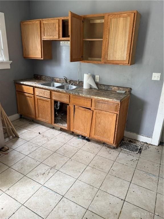 90 S Sperling Ave Unit 88, Dayton, OH 45403 - kitchen featuring a sink, baseboards, open shelves, and dark countertops