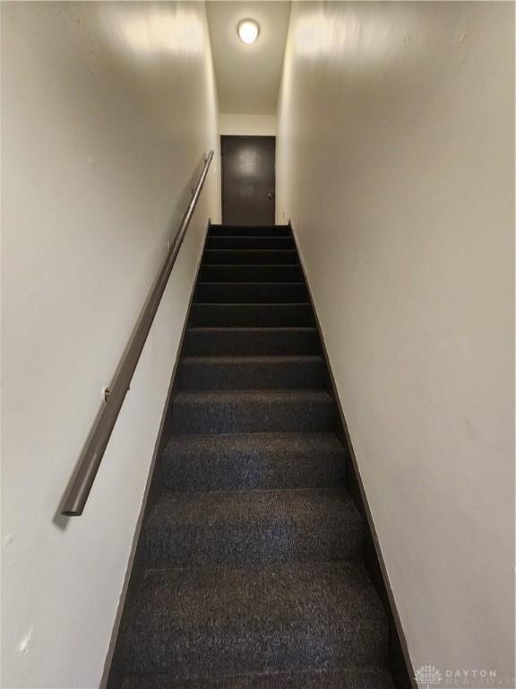 2620 N Gettysburg Ave, Dayton, OH 45406 - view of stairs