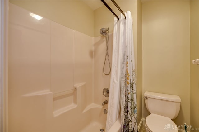 full bathroom featuring toilet and shower / bath combo