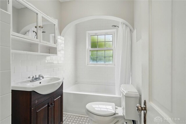 2917 California Ave, Dayton, OH 45419 - full bathroom featuring toilet, vanity, and decorative backsplash