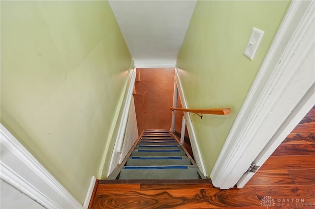 2917 California Ave, Dayton, OH 45419 - stairs with carpet