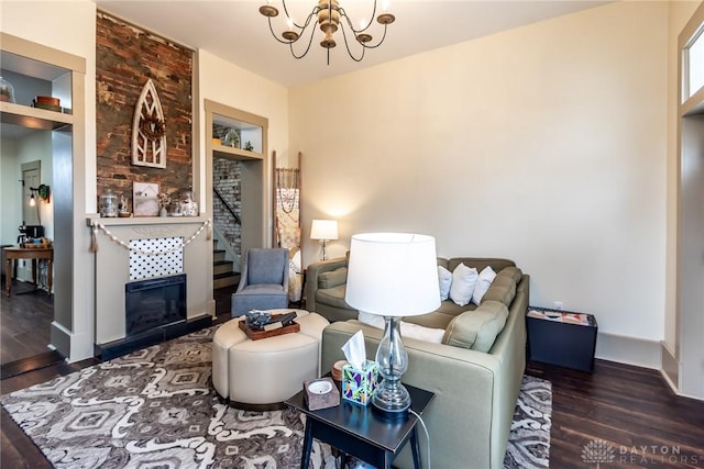 320 N Mechanic St, Lebanon, OH 45036 - living room featuring a chandelier, wood finished floors, baseboards, and a glass covered fireplace