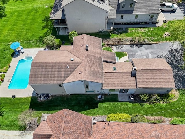 1395 Chickasaw Dr, London, OH 43140 - view of subject property featuring a pool area