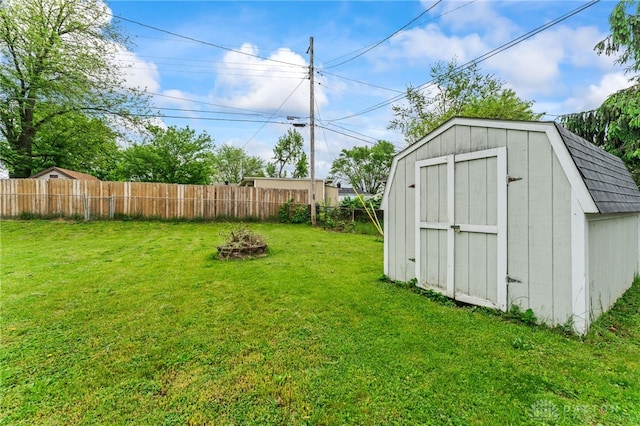 view of yard featuring a storage unit and an outdoor structure