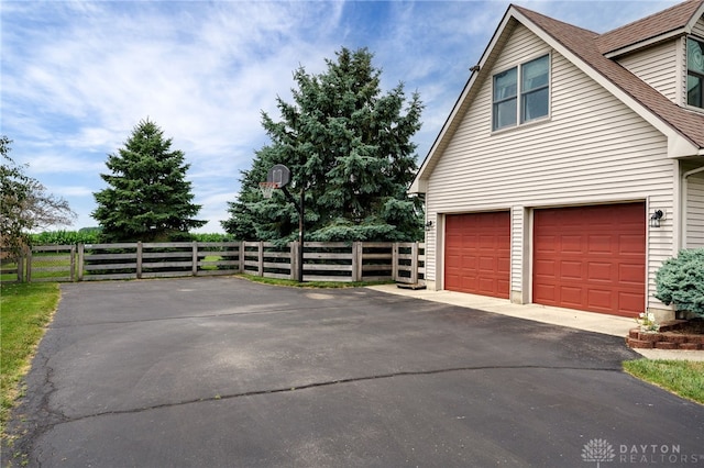 5677 Cedarwood Dr, Lewisburg, OH 45338 - photo 3