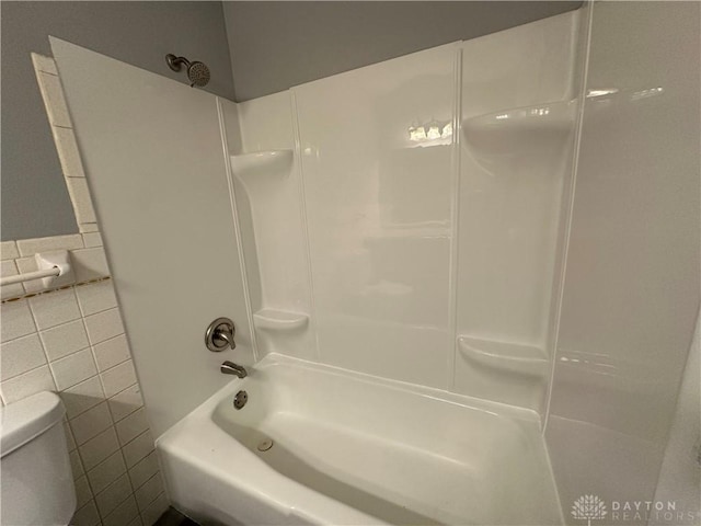 5700 Coach Dr Unit B, Kettering, OH 45440 - full bath with tile walls, toilet, and shower / bath combination