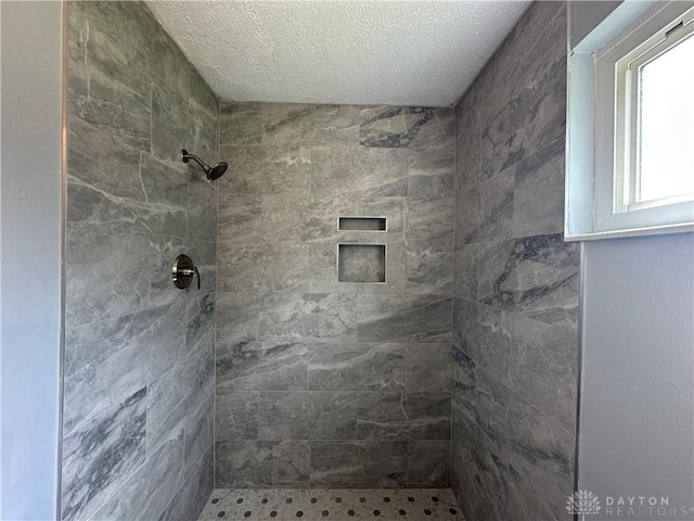 5700 Coach Dr Unit B, Kettering, OH 45440 - bathroom with tiled shower and a textured ceiling