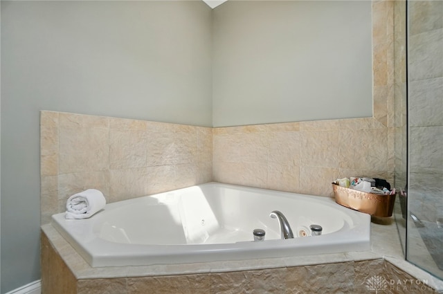 2731 Cleinview Ave Unit 2, Cincinnati, OH 45206 - full bath with a jetted tub