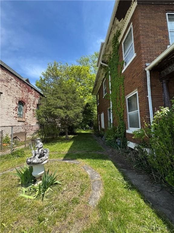 416 N Conover St, Dayton, OH 45402 - view of yard